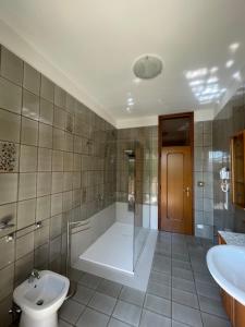 a bathroom with a tub and a toilet and a sink at Tommy&Gio in Tradate