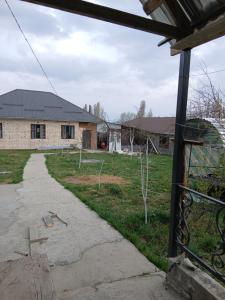 a view of the house from the driveway at Mary's Home in Korumdy