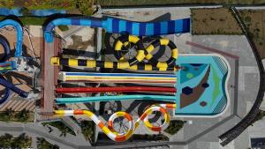 an overhead view of a water park at Eser Diamond Hotel Spa & Convention Center İstanbul in Silivri