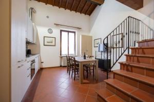 a kitchen and dining room with a table and chairs at Dimora Oberdan 1800 - Duplex 70m from Arena 6 Beds in Verona