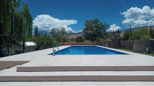 a swimming pool in the middle of a yard at Hotel de Campo Calingasta in Calingasta