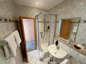 a bathroom with a sink and a shower at Aparthotel Zur Linde - by Willms & Schömer eG in Euskirchen +34 photos
