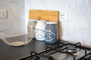 a counter top with three jars on top of a stove at Suliventumari in Ribera