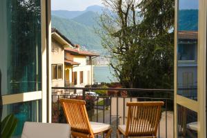 a balcony with two chairs and a view of the water at Casa Vacanza Ninfea in Paratico