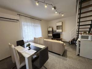 a living room with a couch and a table at Erika Vendégház in Igal