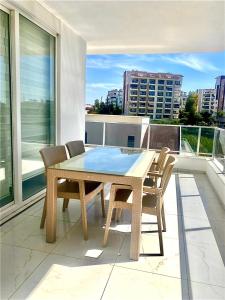 a table and chairs on a balcony with a view at ARCADIA Homes in Alanya