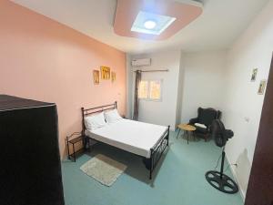 a hospital room with a bed and a chair at Gite de la savane in Sindia