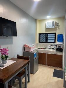 a kitchen with a table and a counter top at Residencia de rubie 2 in Dahikan +4 photos