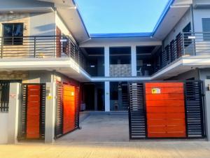 a building with red and orange doors and a balcony at Residencia de rubie 2 in Dahikan