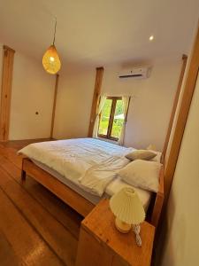 a bedroom with a large bed and a window at Peach's House in Katiet