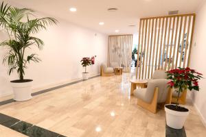 a lobby with potted plants and tables and chairs at Complejo BLUESEA Puerto Resort compuesto por Hotel Canarife y Bonanza Palace in Puerto de la Cruz +45 photos