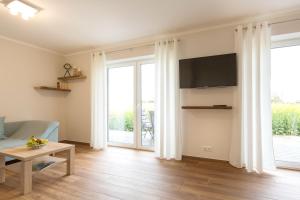 a living room with a couch and a table at Feriendomizil-SeeSand in Gammendorf