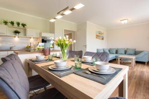 a dining room and living room with a table and chairs at Feriendomizil-SeeSand in Gammendorf