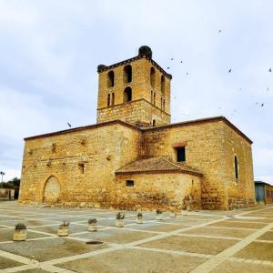 an old brick building with a tower on top of it at Casa El Pajar De Tasio in San Miguel del Pino