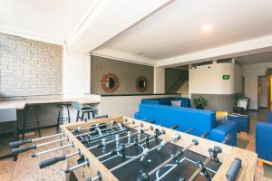 a gas stove in a room with blue chairs at Mandala Medellín Belén By GyC Hotels in Medellín