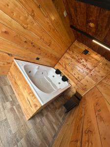 an overhead view of a bath tub in a wooden ceiling at Chalet - Laguna de la Cocha in Pasto