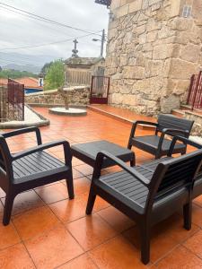 three black benches sitting on a patio at LS Alojamiento Turístico in Arcade