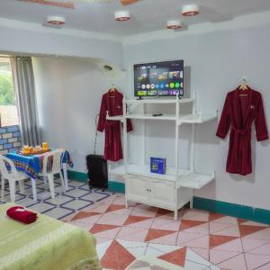 a room with a bed and a tv on a wall at TuKasa Boutique Liberdad - Buen cafe en Terraza Interior in Ayacucho