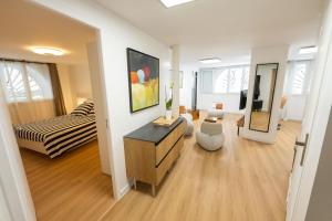 a living room with a bed and a dresser at Appartement rénové avec parking quartier historique in Bordeaux