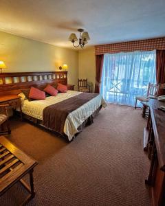 a bedroom with a large bed and a window at El Copihue Olmué in Olmué +90 photos