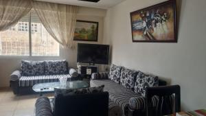 a living room with two couches and a tv at Appartement 2 chambres bon emplacement Casablanca in Casablanca