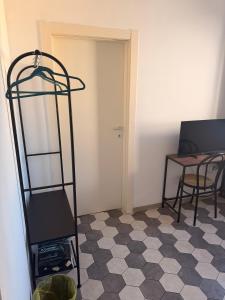 a room with a room with a table and a shelf at Leone XIV Firenze in Florence