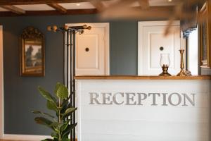 a reception desk with a sign that reads reception at Hensbacka Hotell in Munkedal