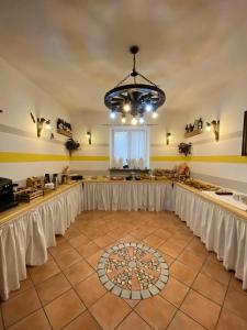 a large room with a table with a chandelier at Agriturismo La Ruota in Montelupo Albese