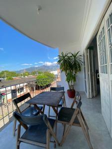 a table and chairs on a balcony with a view at Hotel Palacio Real in Curumaní