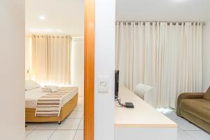 a bedroom with a bed and a living room at Premier Residence Residencial em Brasília 67961 in Brasília