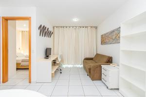a living room with a couch and a desk at Premier Residence Residencial em Brasília 67961 in Brasília +26 photos