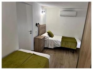 a small room with two beds in a room at Casa Veracruz in Alora