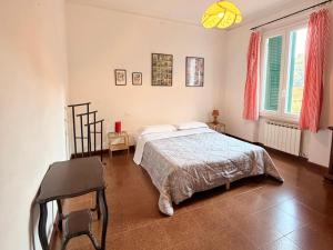 a bedroom with a bed and a chair in it at Terrazza Le Grazie in Le Grazie