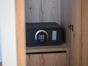 a microwave sitting on top of a wooden door at Hotel Can Batiste in Sant Carles de la Ràpita