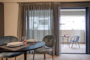 a dining room with a table and chairs at Alba Luxury Suite Trikala in Tríkala