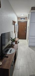 a kitchen with a counter and a hallway with a door at Apartman Filip in Paraćin