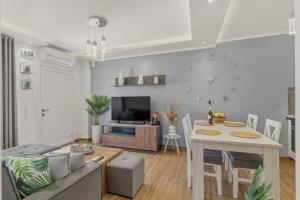 a living room with a table and a couch at House Seda in Limenas