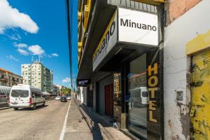 a sign on the side of a building on a street at Minuano Hotel Home próximo ao aeroporto in Porto Alegre +47 photos