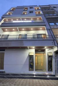 a white building with a balcony on top of it at Résidence Madior D3 in Dakar