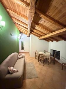 a living room with a couch and a table at Il noceto dell'Etna in Giarre