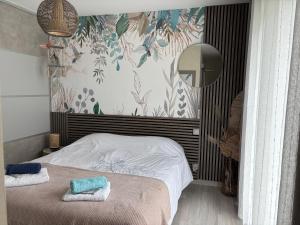 a bedroom with a bed with two towels on it at Chambre Circuit 24h in Spay