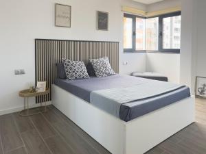 a bedroom with a large bed in a room at Modern 2-bdr apt with rooftop pool - LCGR in Praia +46 photos