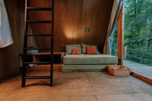 a room with a bunk bed and a ladder at WANDER CABINS Valle de Bravo in Valle de Bravo
