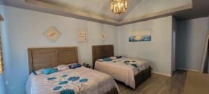 a bedroom with two beds and a chandelier at Cabañas Privadas San Carlos Escape & Relax in Ensenada +27 photos