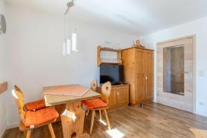 a dining room with a wooden table and chairs at Sonnenschein in Bad Hindelang