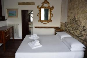 a bedroom with two beds and a mirror on the wall at Azzurro di Vallepietra in Camporotondo di Fiastrone
