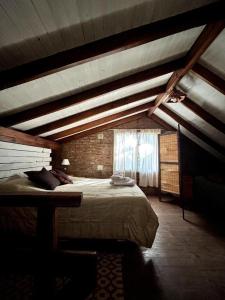 a bedroom with a large bed in a attic at Cabañas Blumenhaus in Villa Ventana