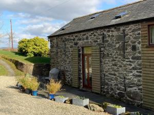 an old stone cottage with a red door at Tithe Barn 1 - Abercelyn Cottages - Llanycil - Bala - Gwynedd - LL23 7YF - UK in Llanycil