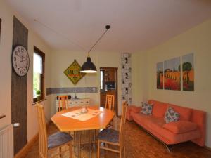 a living room with a table and a couch at Ferienwohnung im Erholungsort in Kurort Steinbach-Hallenberg