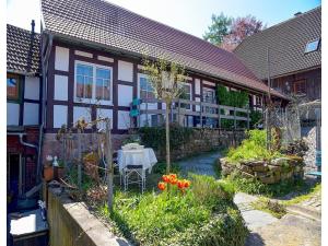 a house with a table in front of it at Ferienwohnung im Erholungsort Suhl in Suhl